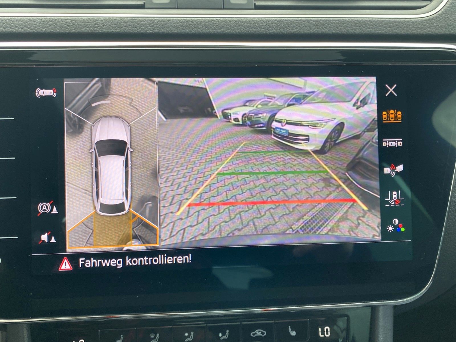 Fahrzeugabbildung SKODA Superb Combi 2.0 TDI DSG L&K *Mega-Ausstattung*