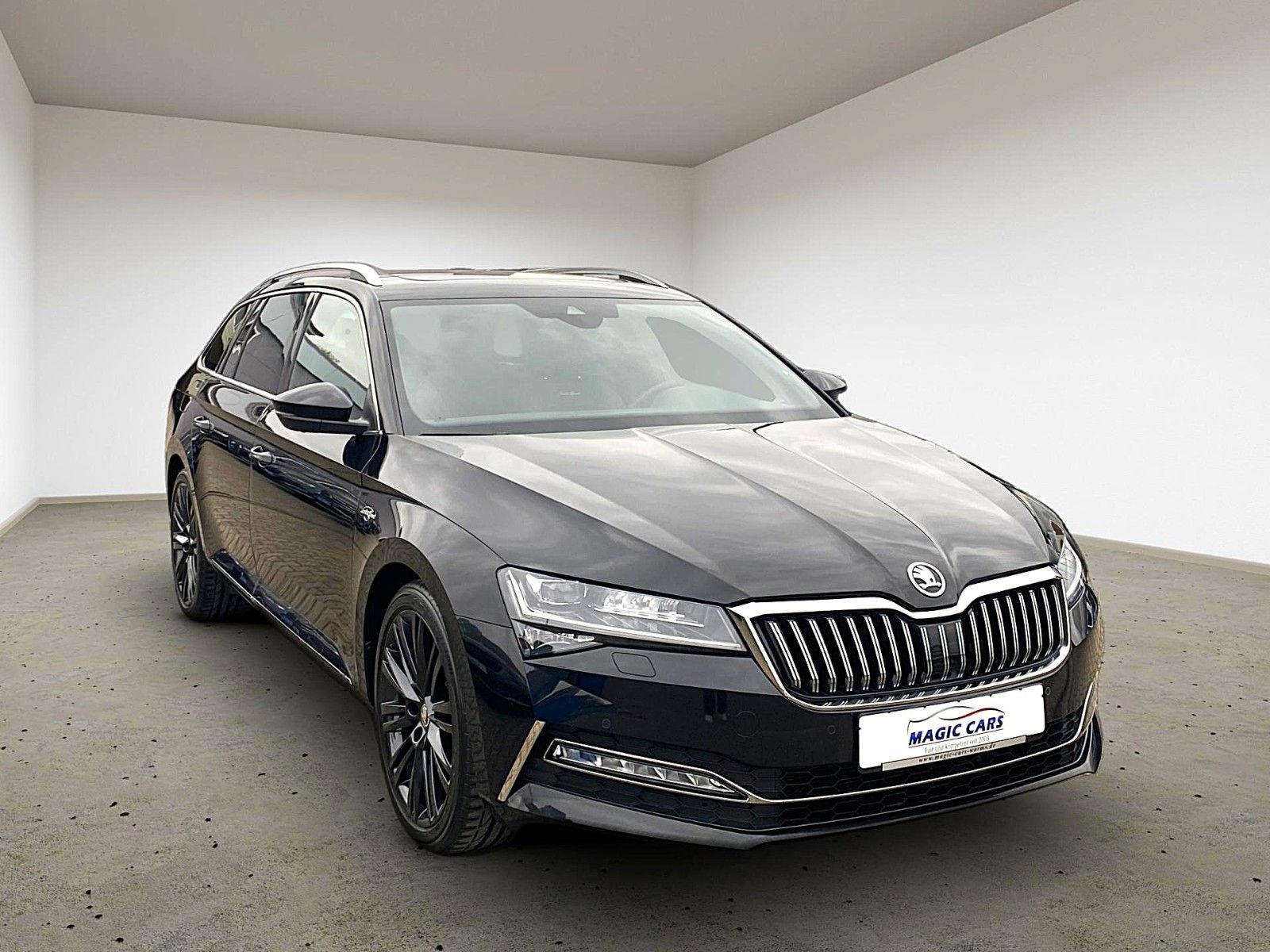 Fahrzeugabbildung SKODA Superb Combi 2.0 TDI DSG L&K *Mega-Ausstattung*