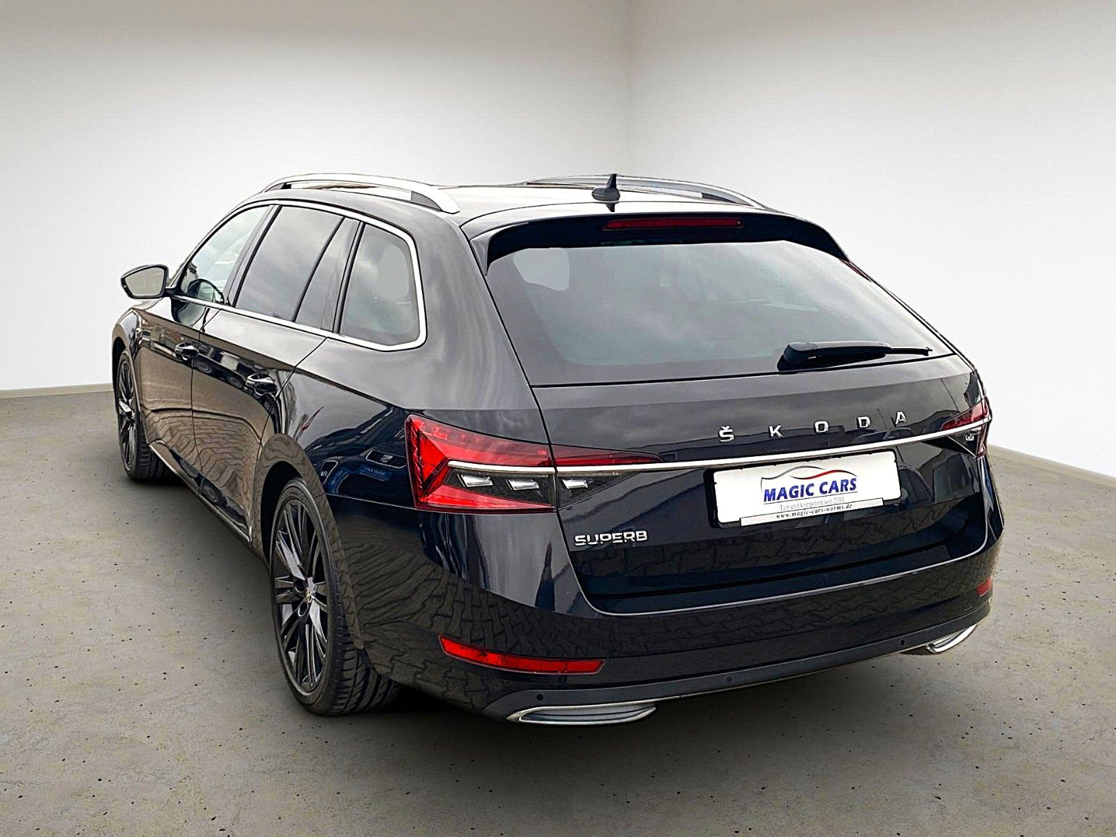Fahrzeugabbildung SKODA Superb Combi 2.0 TDI DSG L&K *Mega-Ausstattung*