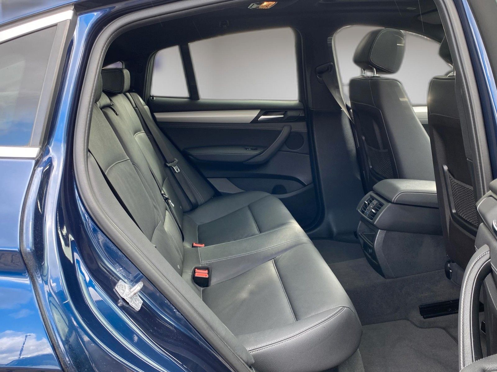 Fahrzeugabbildung BMW X4 xDrive 20 d Advantage*Schiebedach*AHK*Leder*