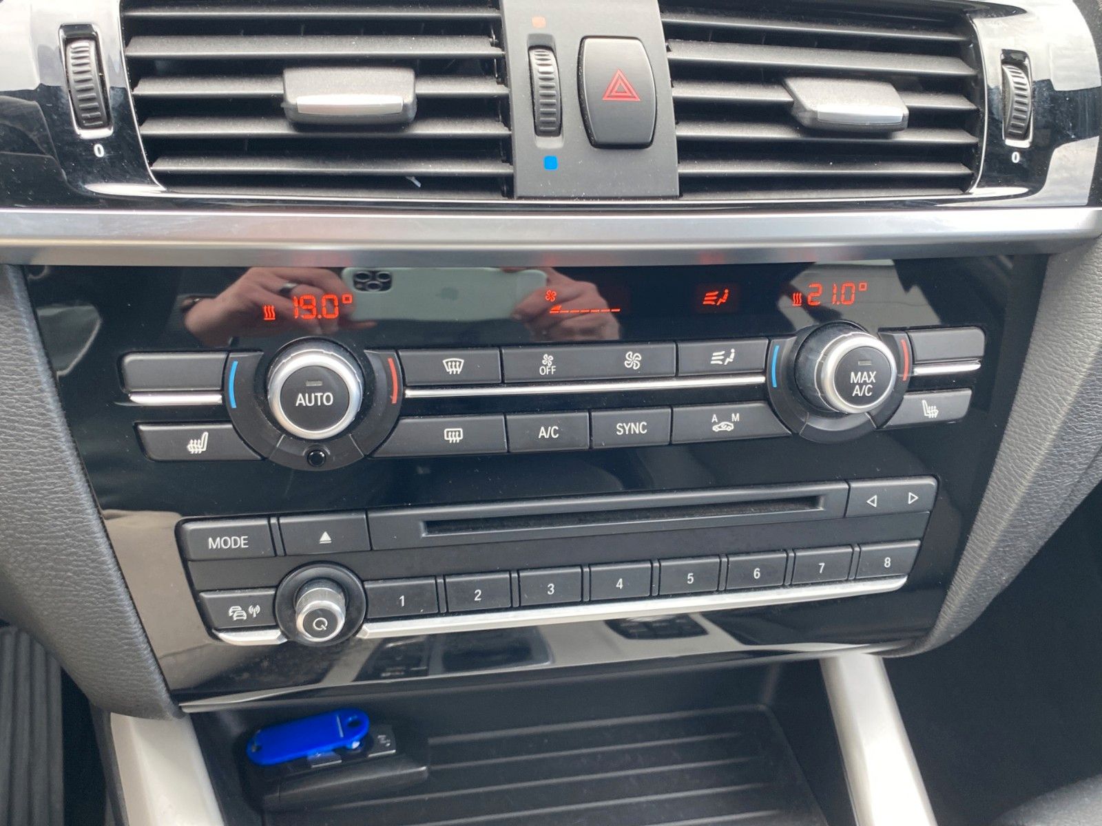 Fahrzeugabbildung BMW X4 xDrive 20 d Advantage*Schiebedach*AHK*Leder*