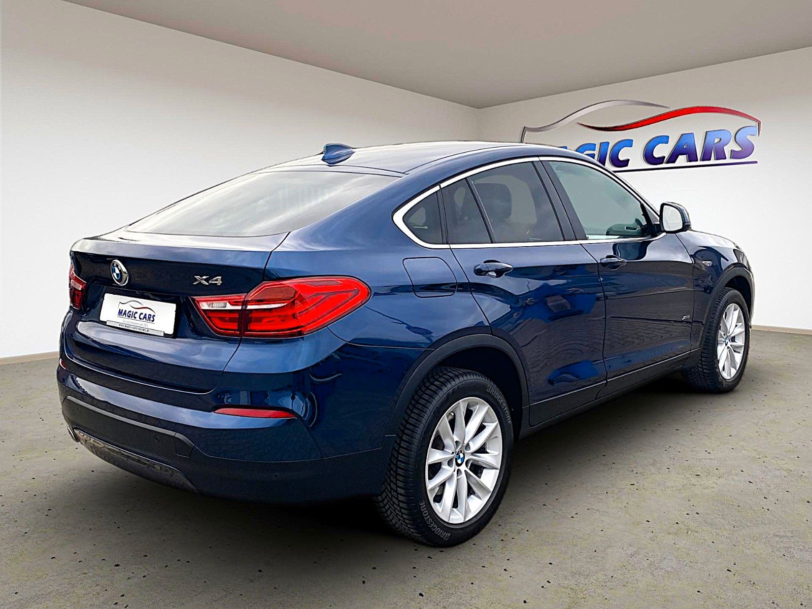 Fahrzeugabbildung BMW X4 xDrive 20 d Advantage*Schiebedach*AHK*Leder*