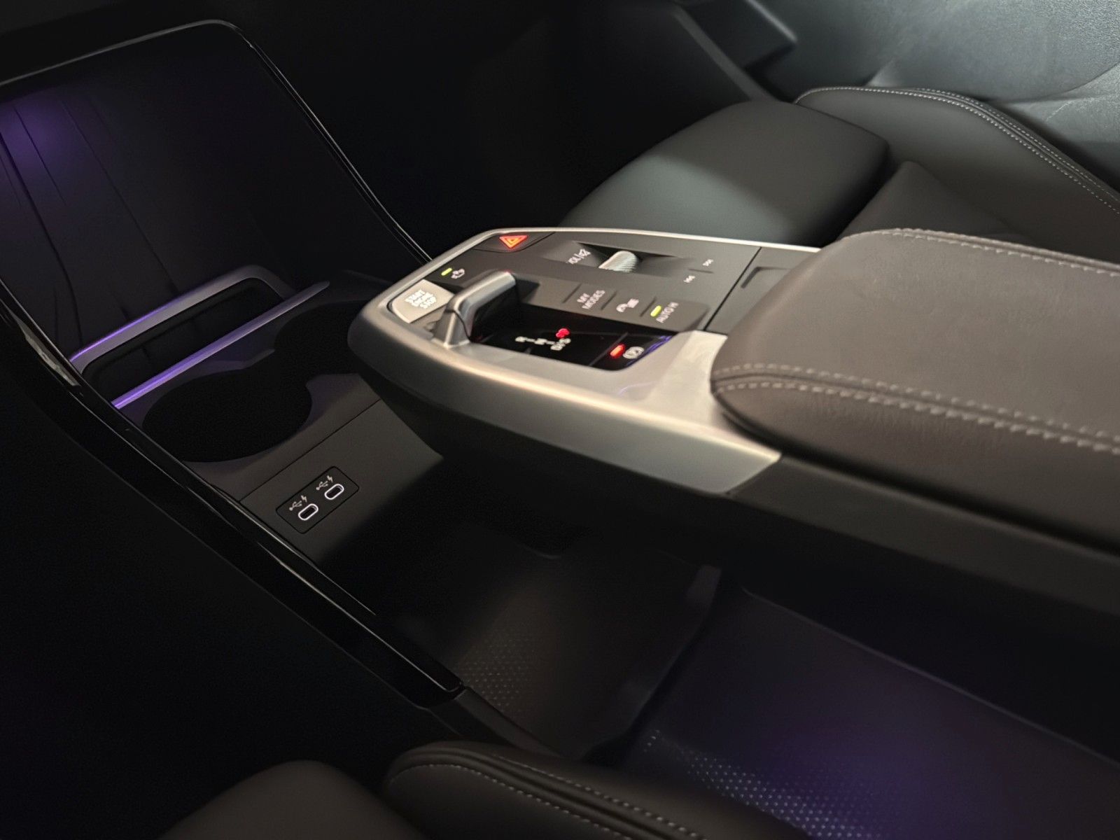 Fahrzeugabbildung BMW 218 i Active Tourer M Sport*Leder*Pano*AHK*H&K*