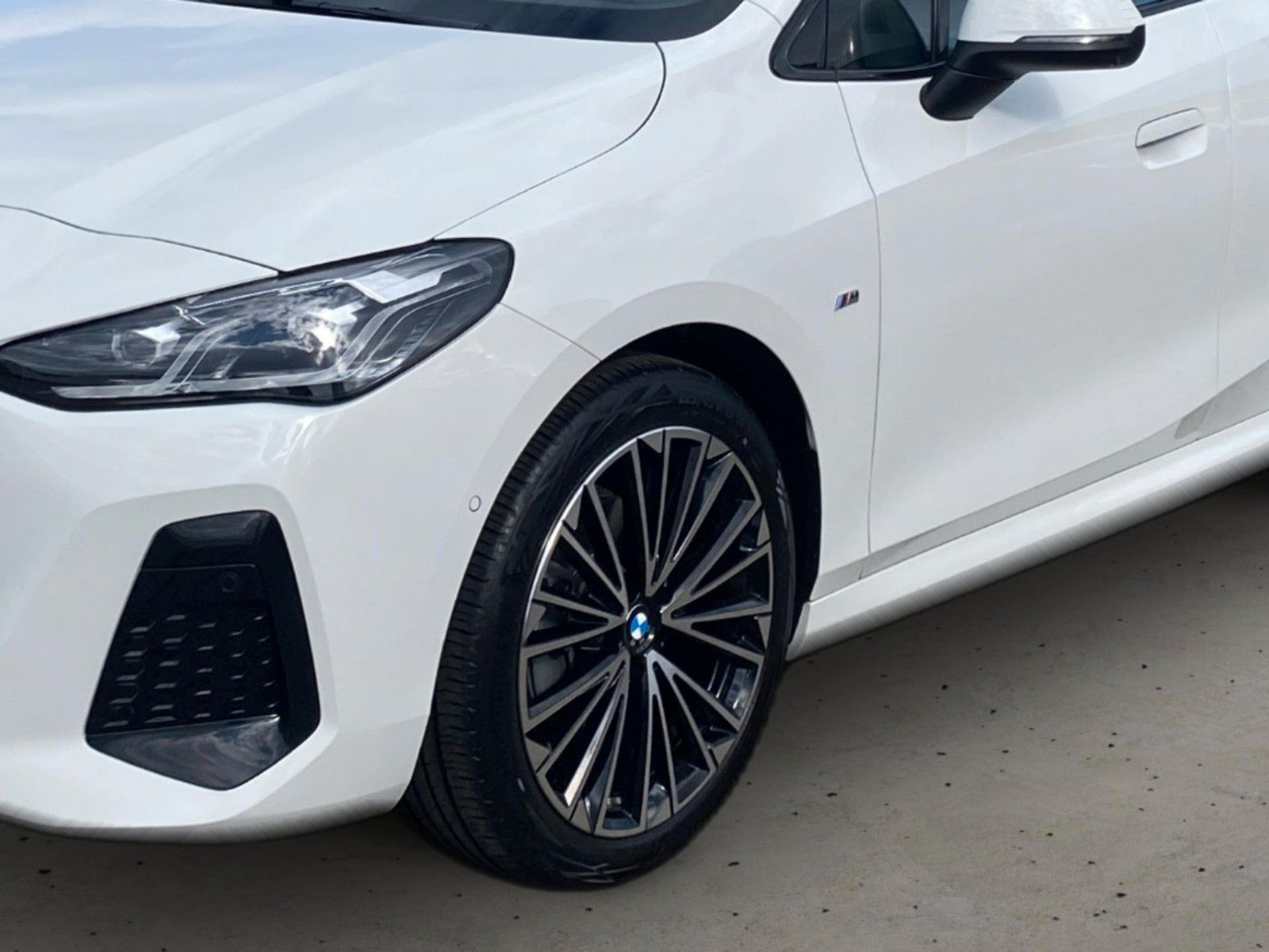 Fahrzeugabbildung BMW 218 i Active Tourer M Sport*Leder*Pano*AHK*H&K*