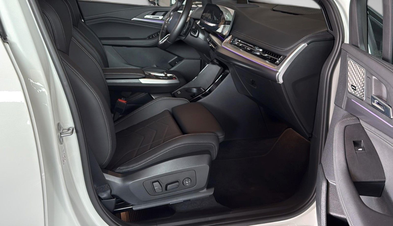 Fahrzeugabbildung BMW 218 i Active Tourer M Sport*Leder*Pano*AHK*H&K*