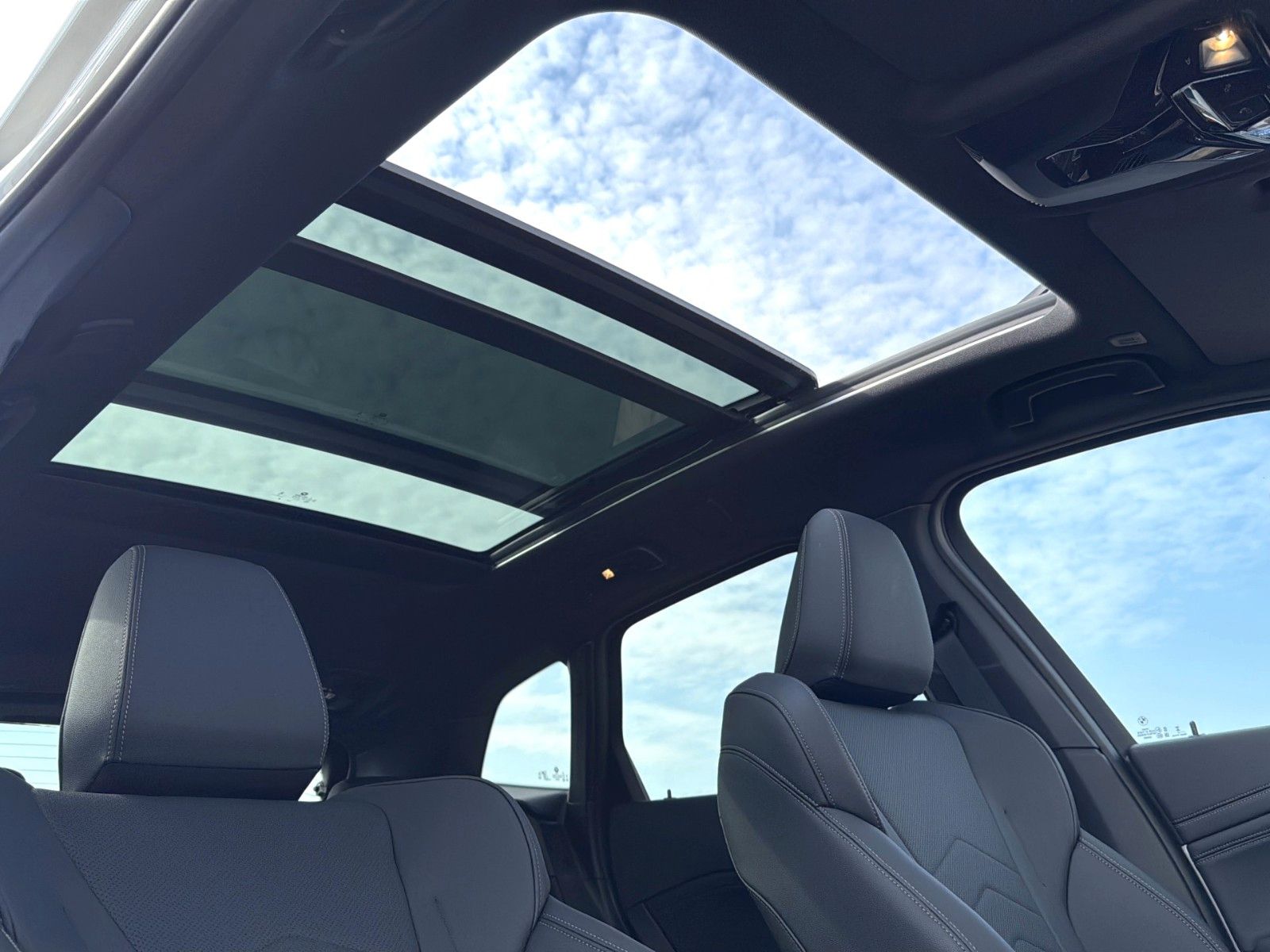 Fahrzeugabbildung BMW 218 i Active Tourer M Sport*Leder*Pano*AHK*H&K*