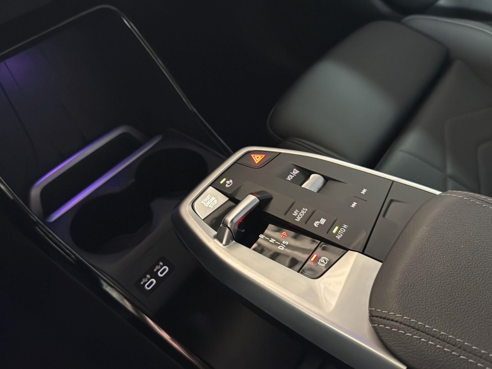 Fahrzeugabbildung BMW 218 i Active Tourer M Sport*Leder*Pano*AHK*H&K*