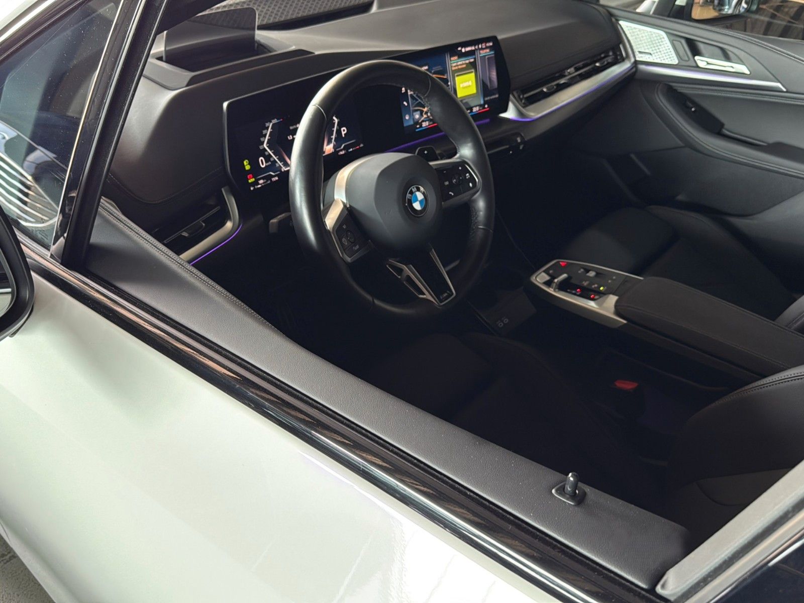 Fahrzeugabbildung BMW 218 i Active Tourer M Sport*Leder*Pano*AHK*H&K*