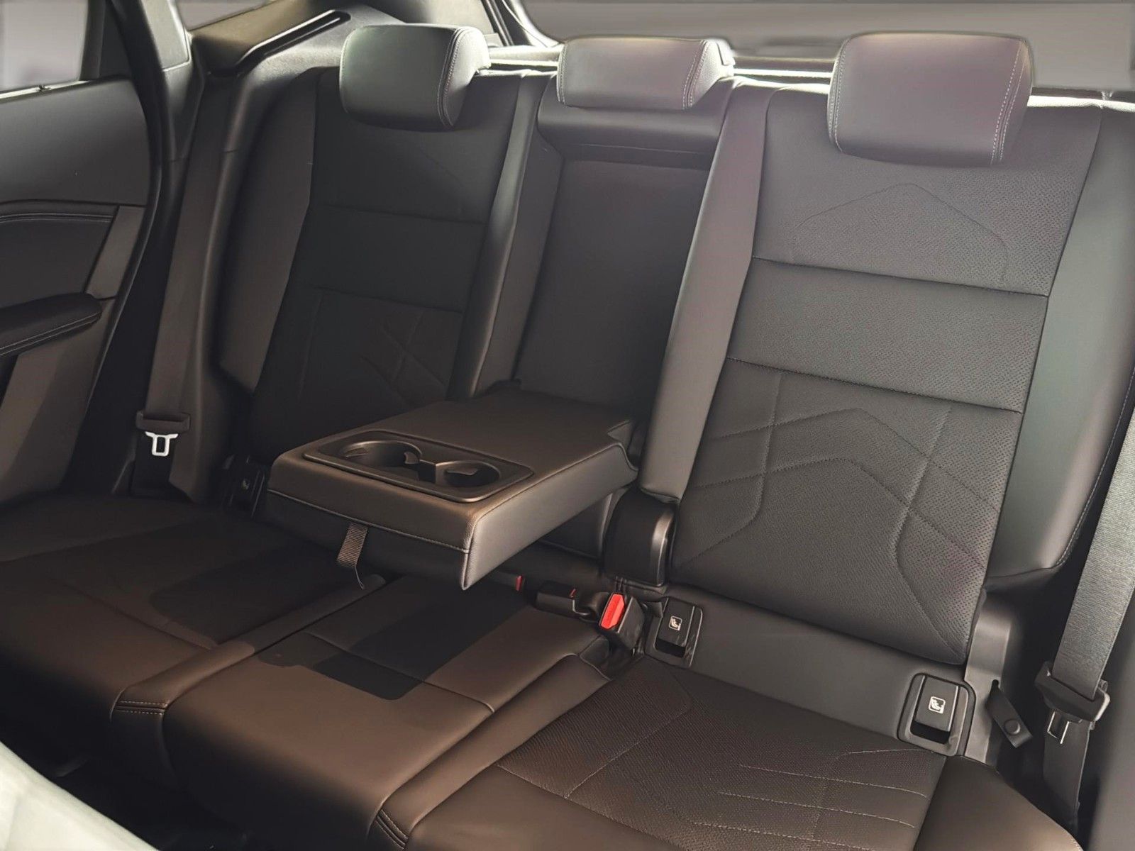 Fahrzeugabbildung BMW 218 i Active Tourer M Sport*Leder*Pano*AHK*H&K*