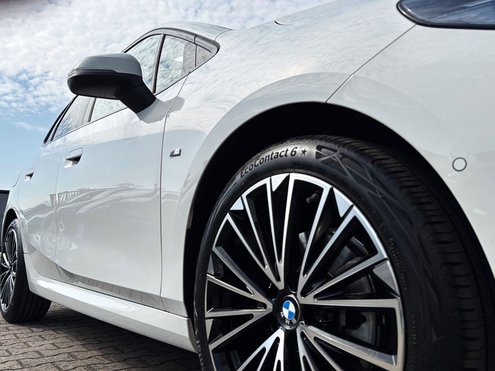 Fahrzeugabbildung BMW 218 i Active Tourer M Sport*Leder*Pano*AHK*H&K*