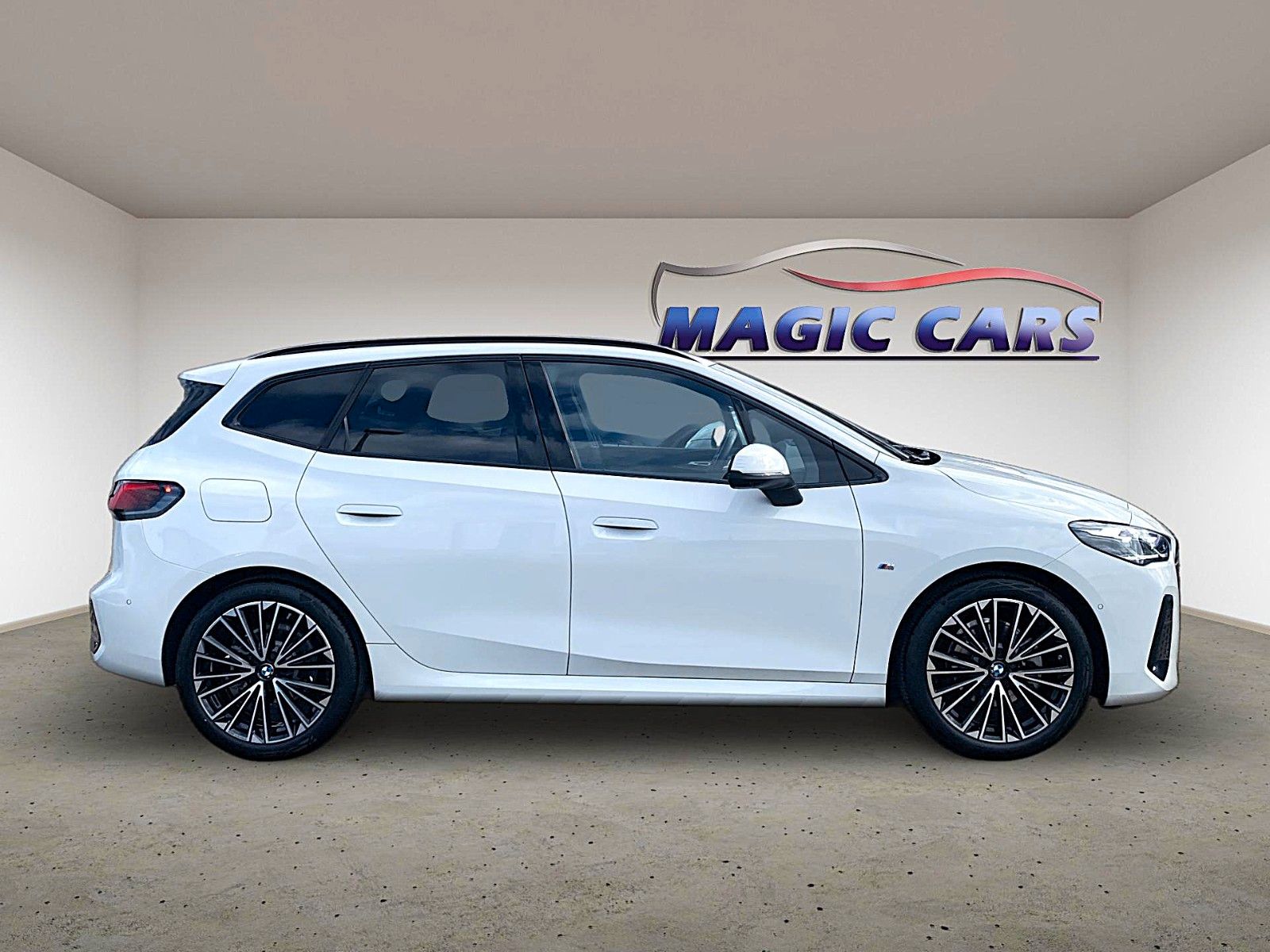 Fahrzeugabbildung BMW 218 i Active Tourer M Sport*Leder*Pano*AHK*H&K*