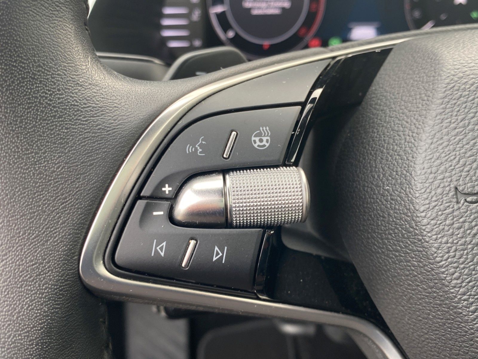 Fahrzeugabbildung SKODA Octavia Combi 2.0 TDI DSG Selection*Virtual*ACC*