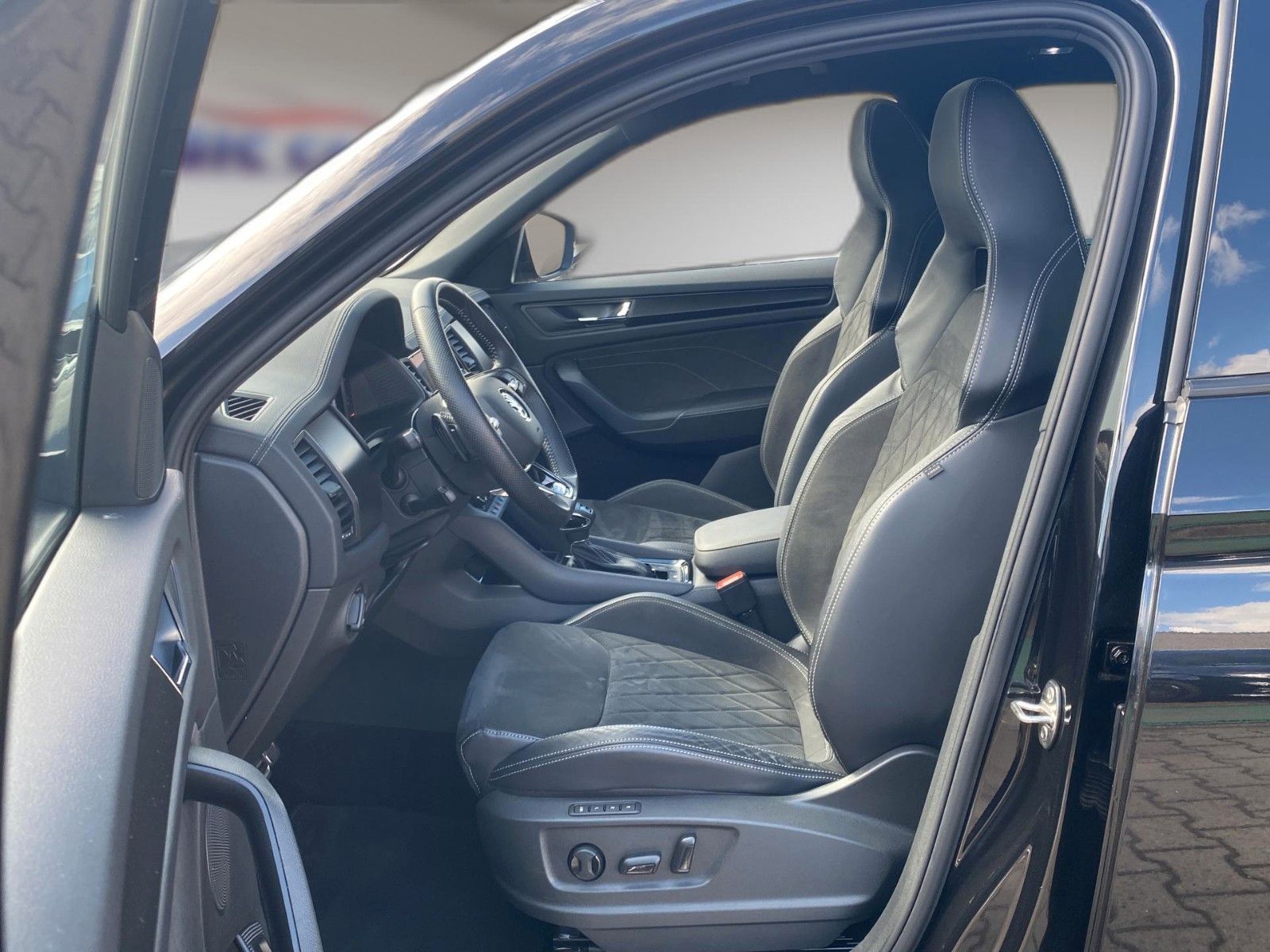 Fahrzeugabbildung SKODA Kodiaq 2.0 TSI 4x4 Sportline *Matrix*Pano*AHK*