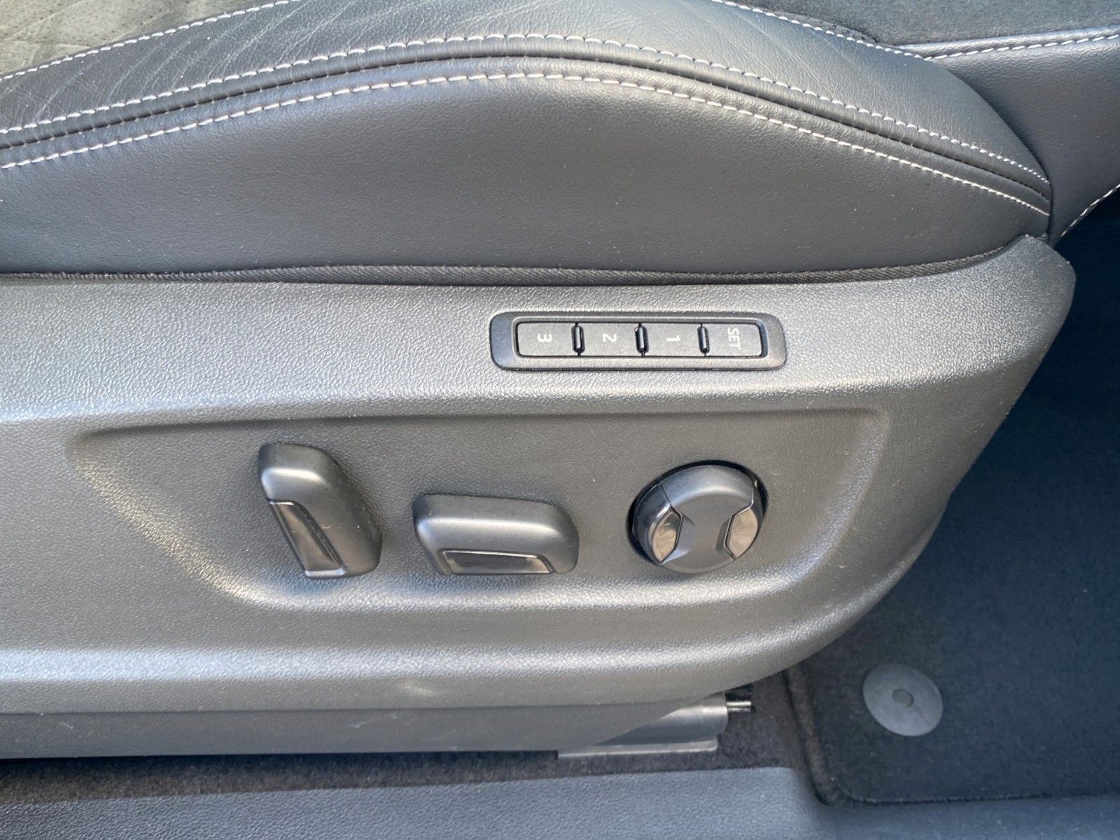 Fahrzeugabbildung SKODA Kodiaq 2.0 TSI 4x4 Sportline *Matrix*Pano*AHK*