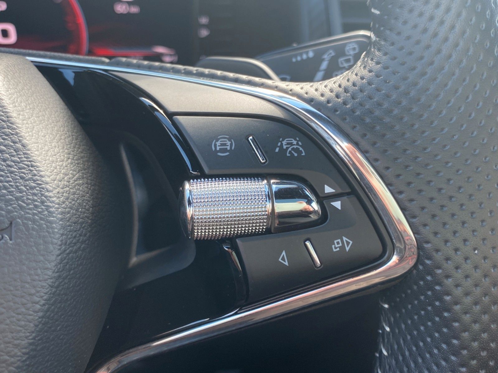 Fahrzeugabbildung SKODA Kodiaq 2.0 TSI 4x4 Sportline *Matrix*Pano*AHK*