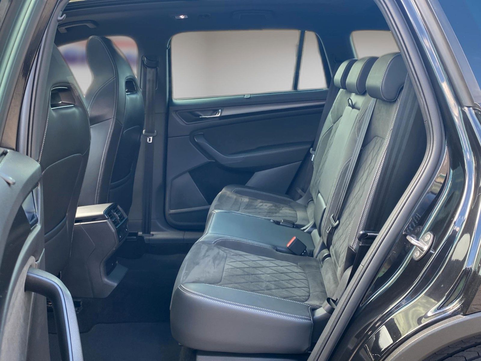 Fahrzeugabbildung SKODA Kodiaq 2.0 TSI 4x4 Sportline *Matrix*Pano*AHK*