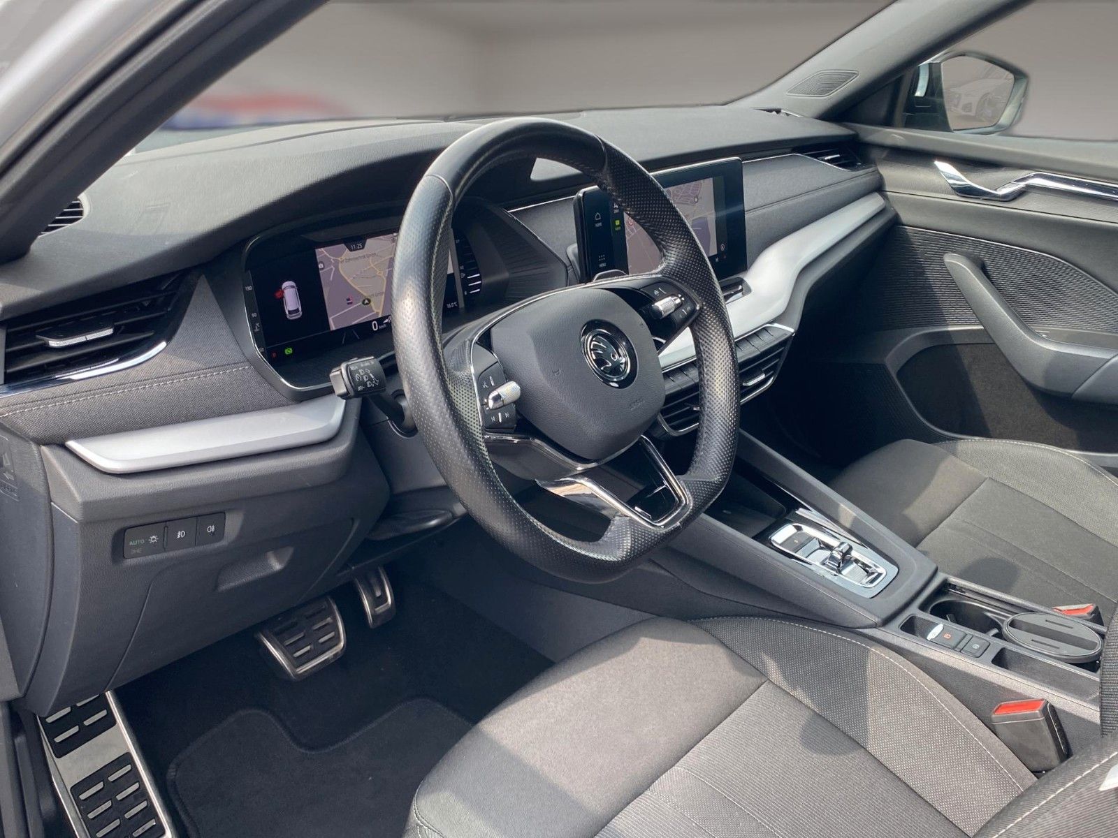 Fahrzeugabbildung SKODA Octavia Combi 2.0 TDI Sportline *Memory*CANTON*