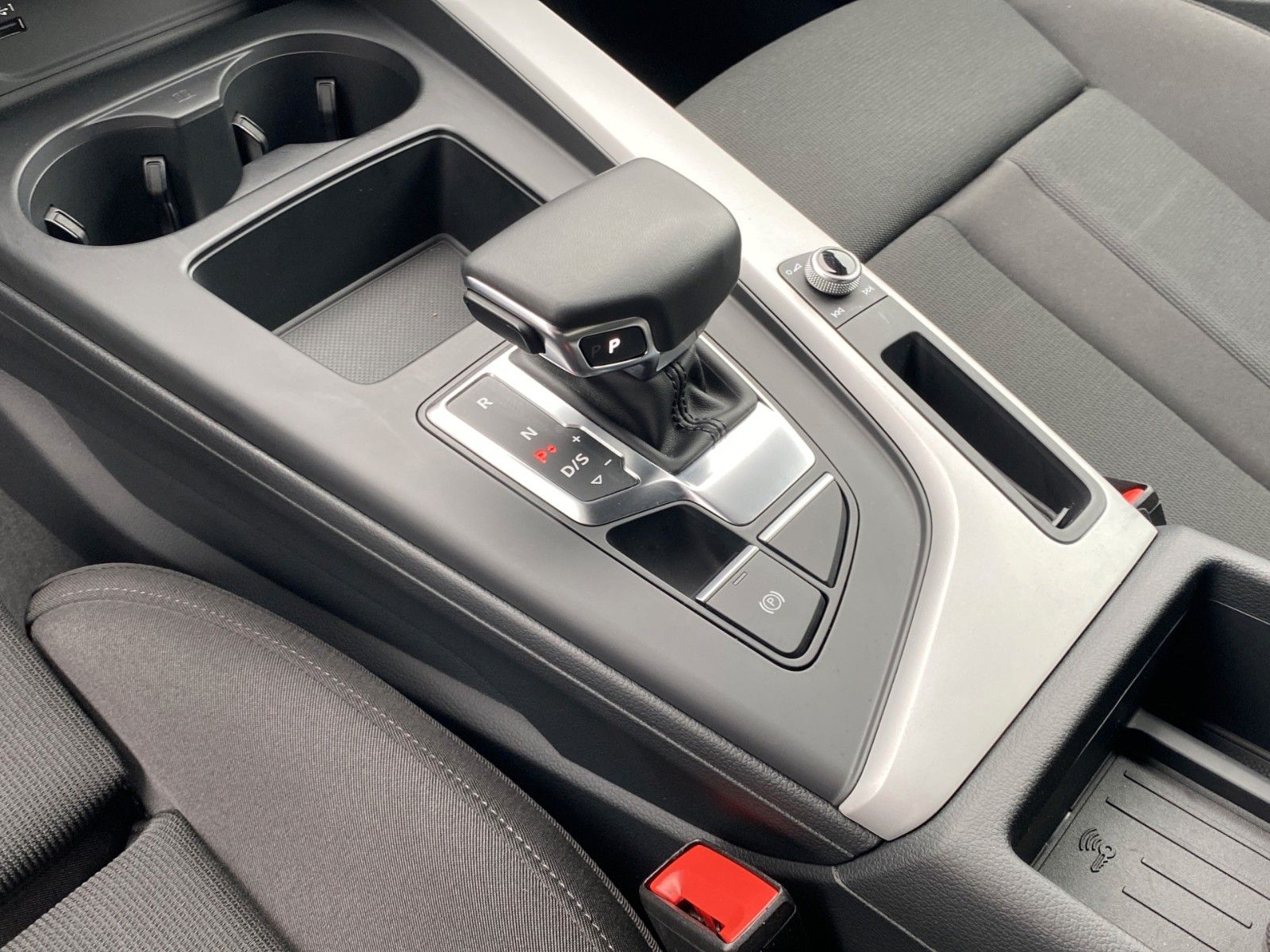 Fahrzeugabbildung Audi A4 Avant 40 TDI S line*Black Edition*Matrix*AHK*