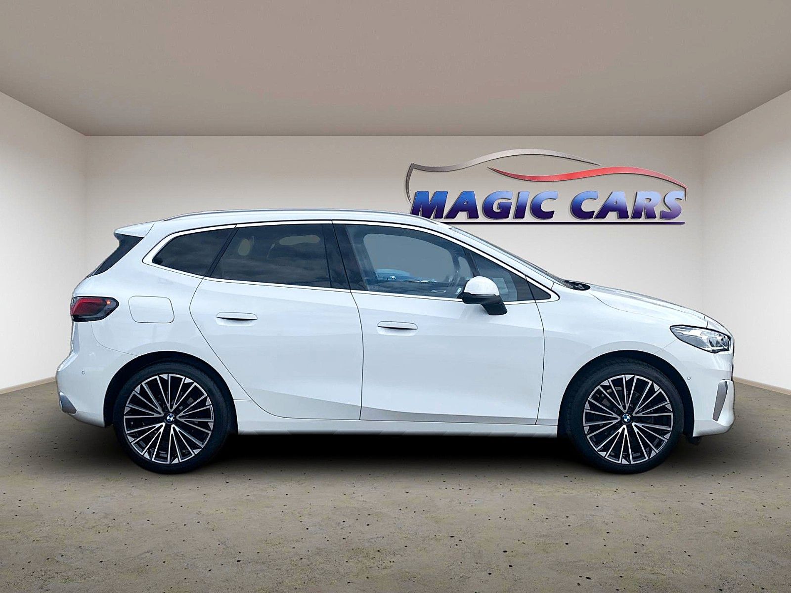 Fahrzeugabbildung BMW 218d Active Tourer Luxury Line *LED*AHK*LIVE*