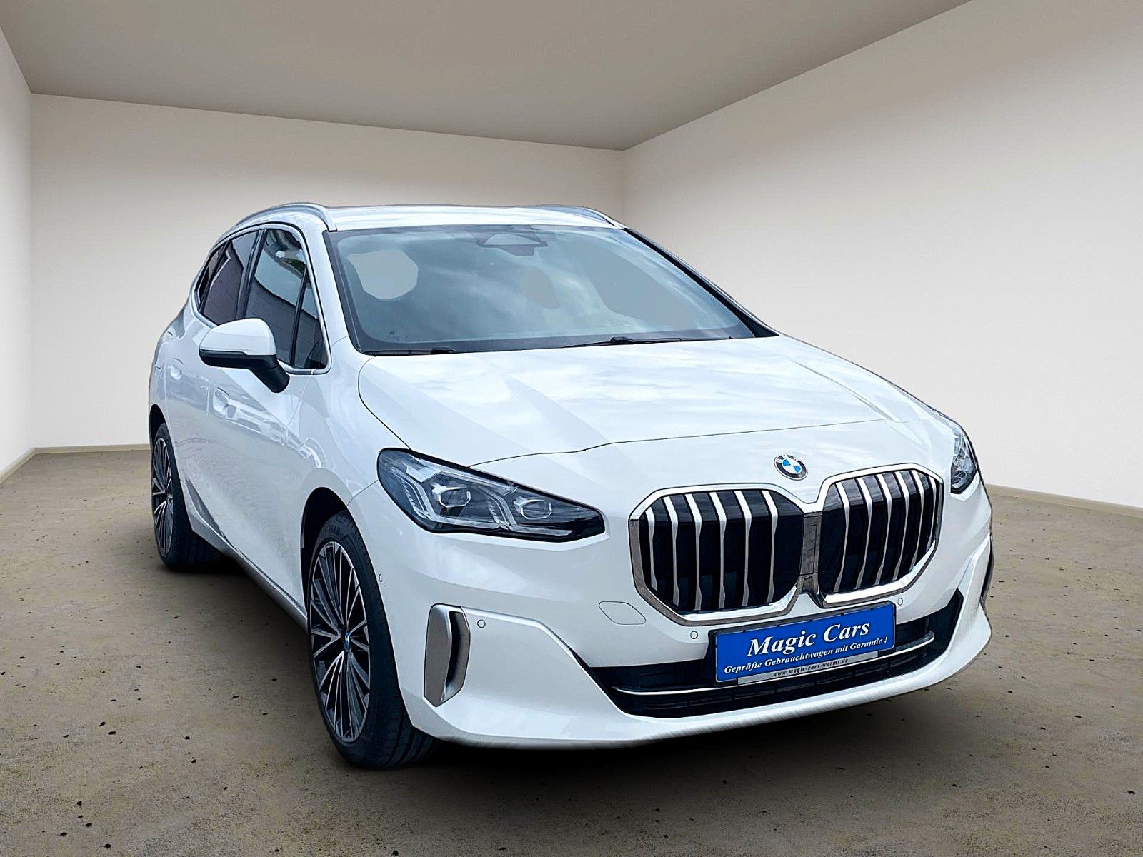 Fahrzeugabbildung BMW 218d Active Tourer Luxury Line *LED*AHK*LIVE*
