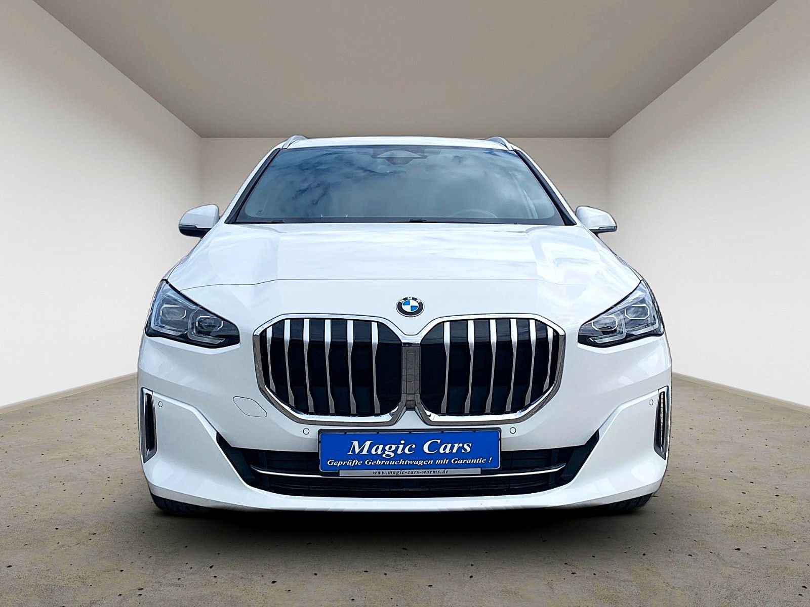Fahrzeugabbildung BMW 218d Active Tourer Luxury Line *LED*AHK*LIVE*