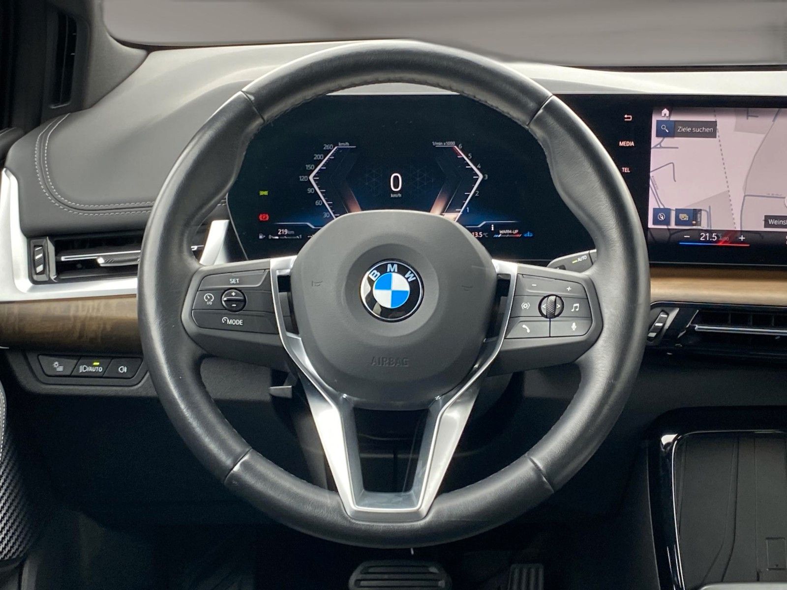 Fahrzeugabbildung BMW 218d Active Tourer Luxury Line *LED*AHK*LIVE*