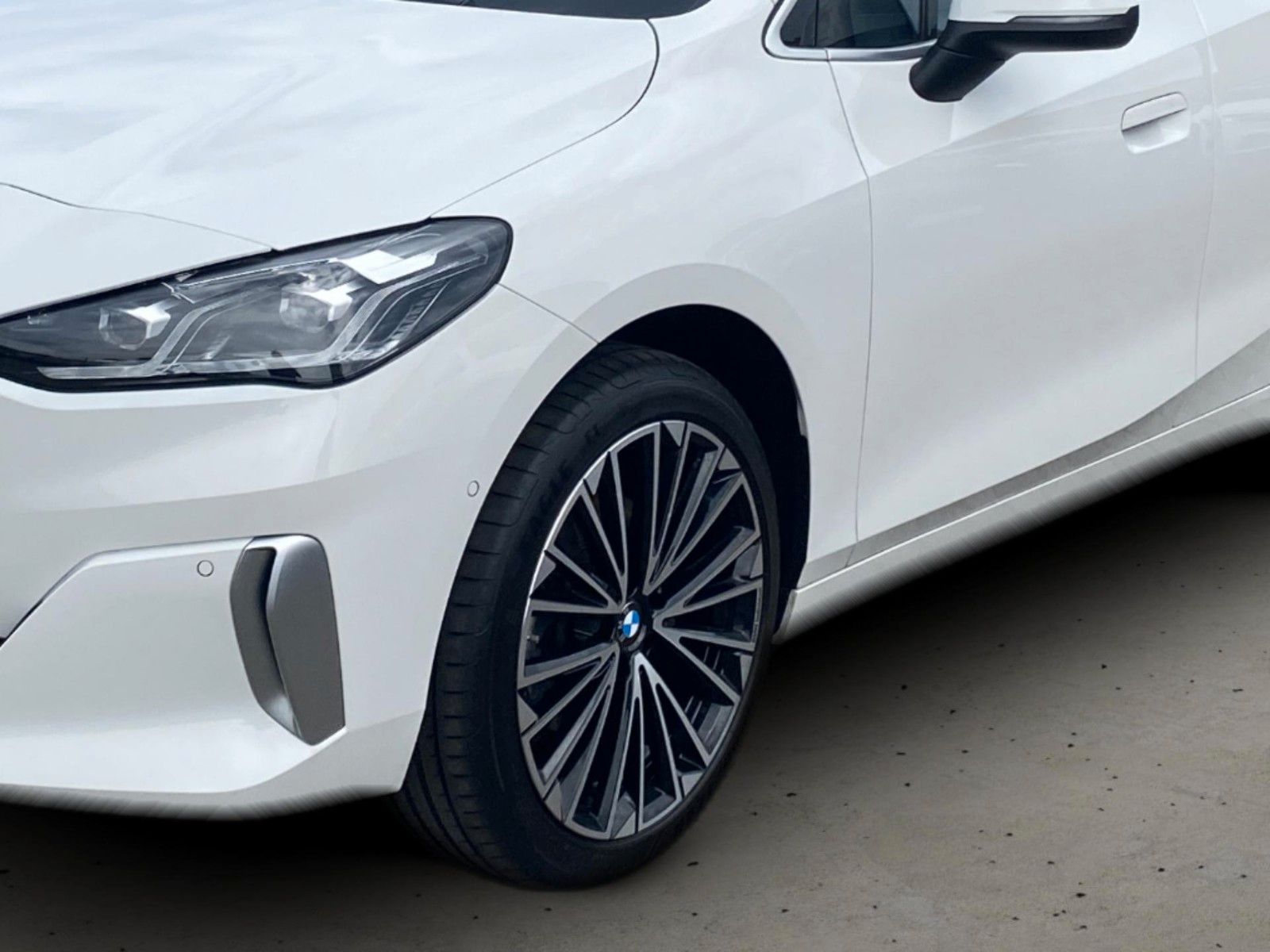 Fahrzeugabbildung BMW 218d Active Tourer Luxury Line *LED*AHK*LIVE*