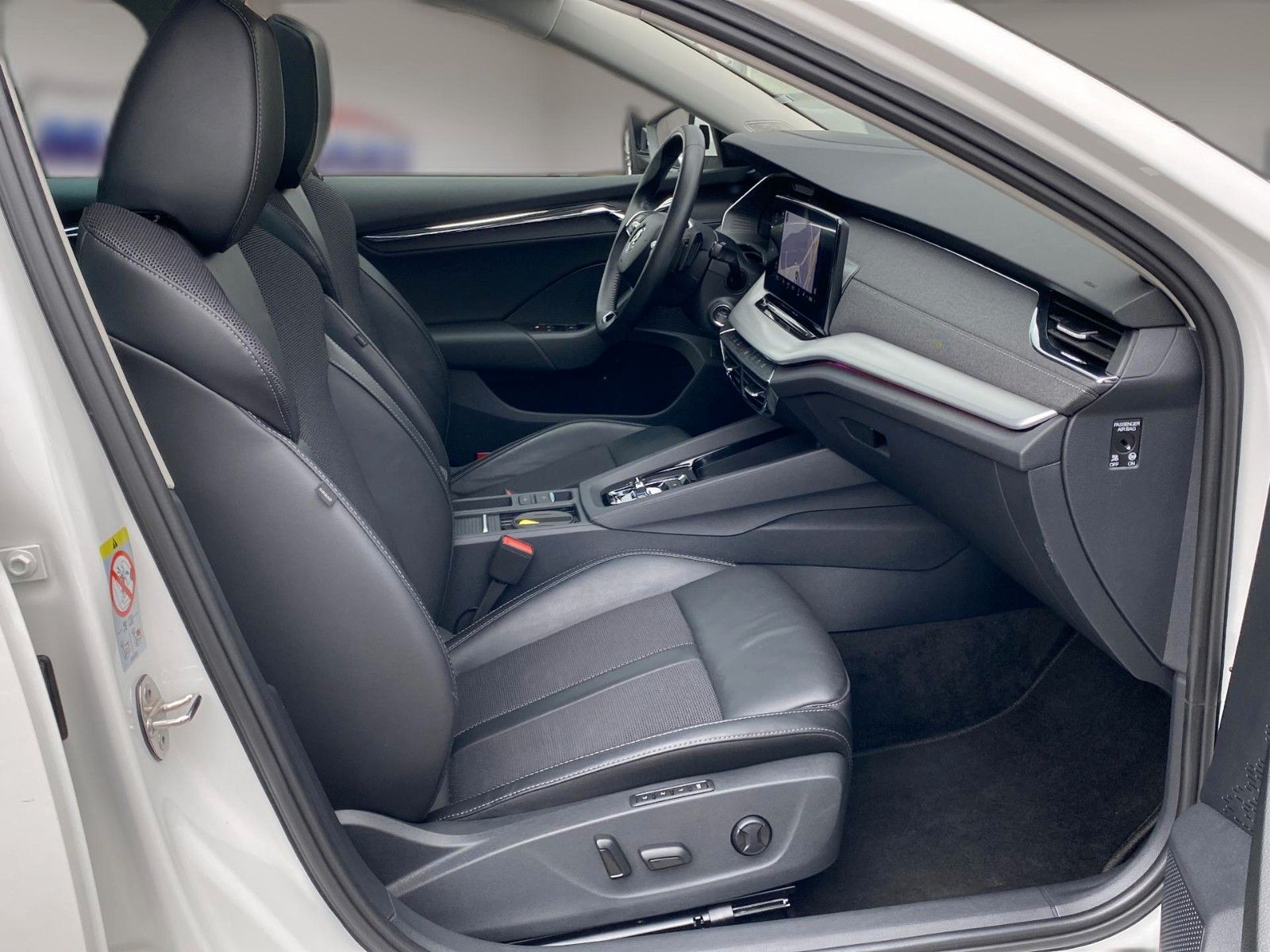 Fahrzeugabbildung SKODA Octavia Combi Selection Plus *Mega-Ausstattung*