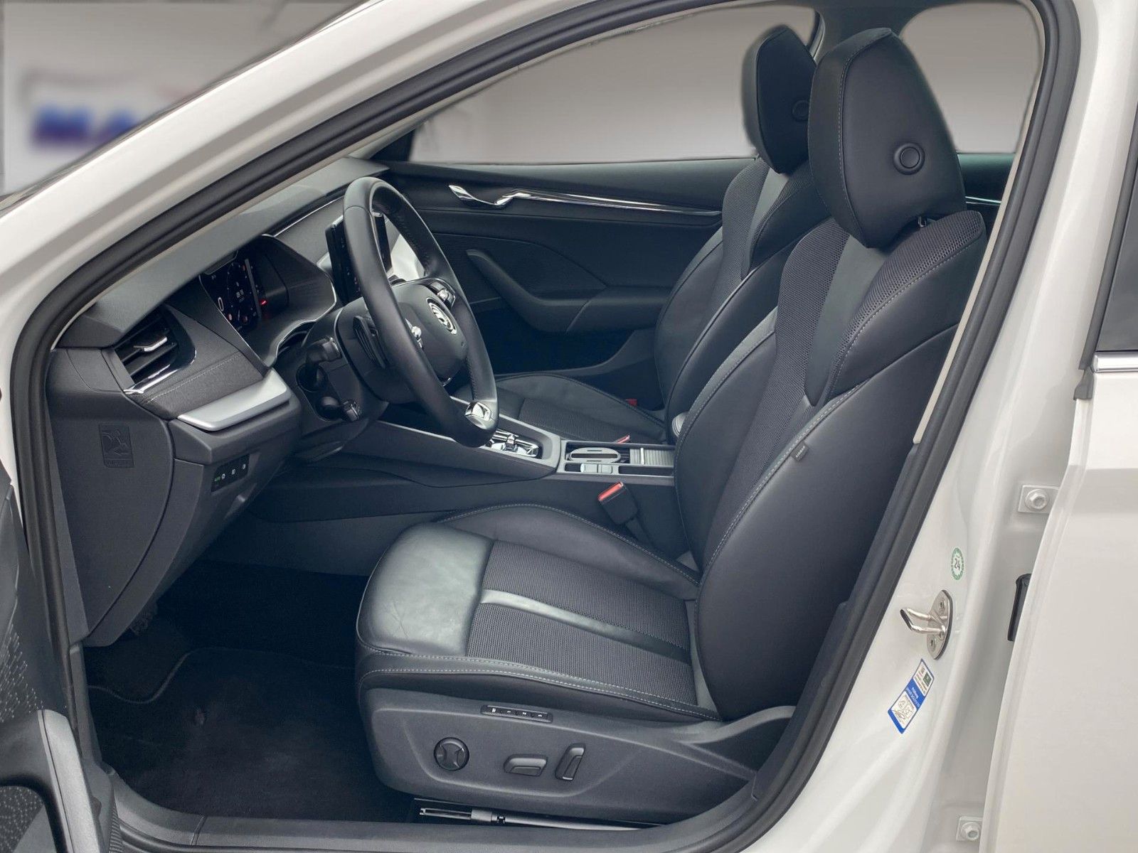 Fahrzeugabbildung SKODA Octavia Combi Selection Plus *Mega-Ausstattung*