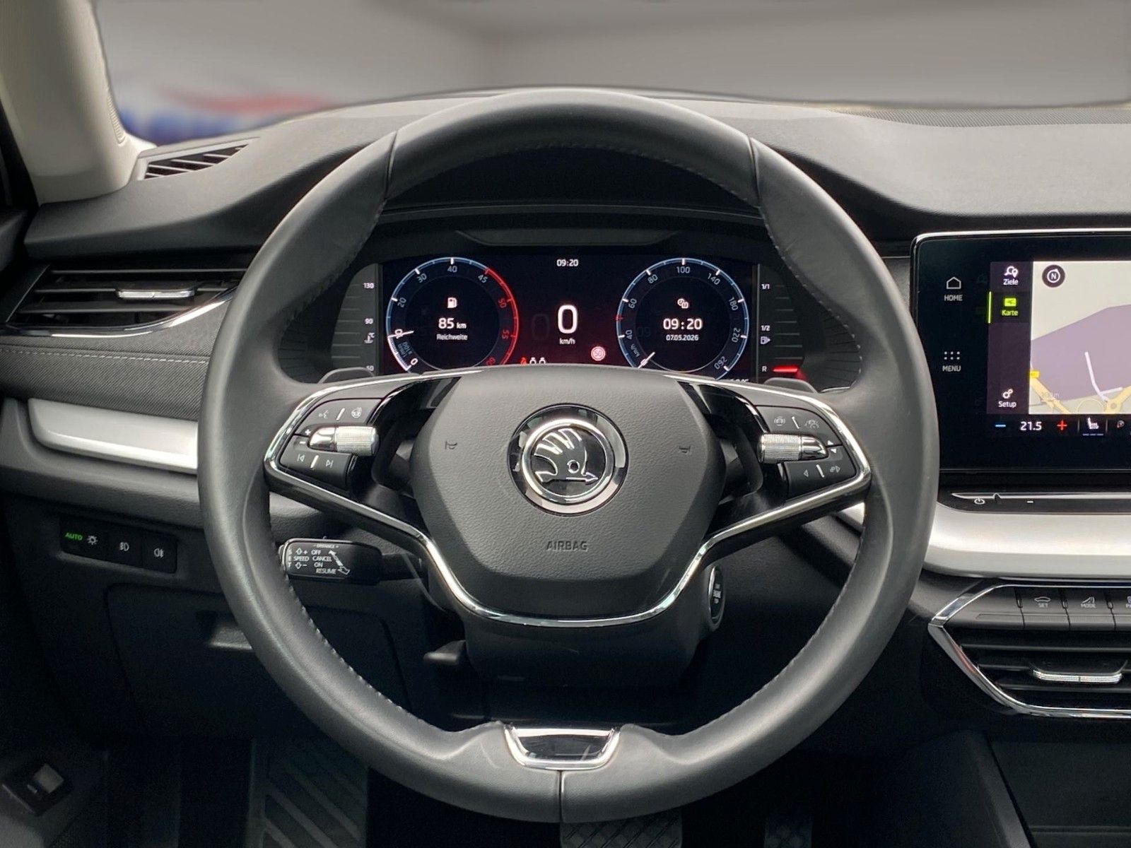 Fahrzeugabbildung SKODA Octavia Combi Selection Plus *Mega-Ausstattung*