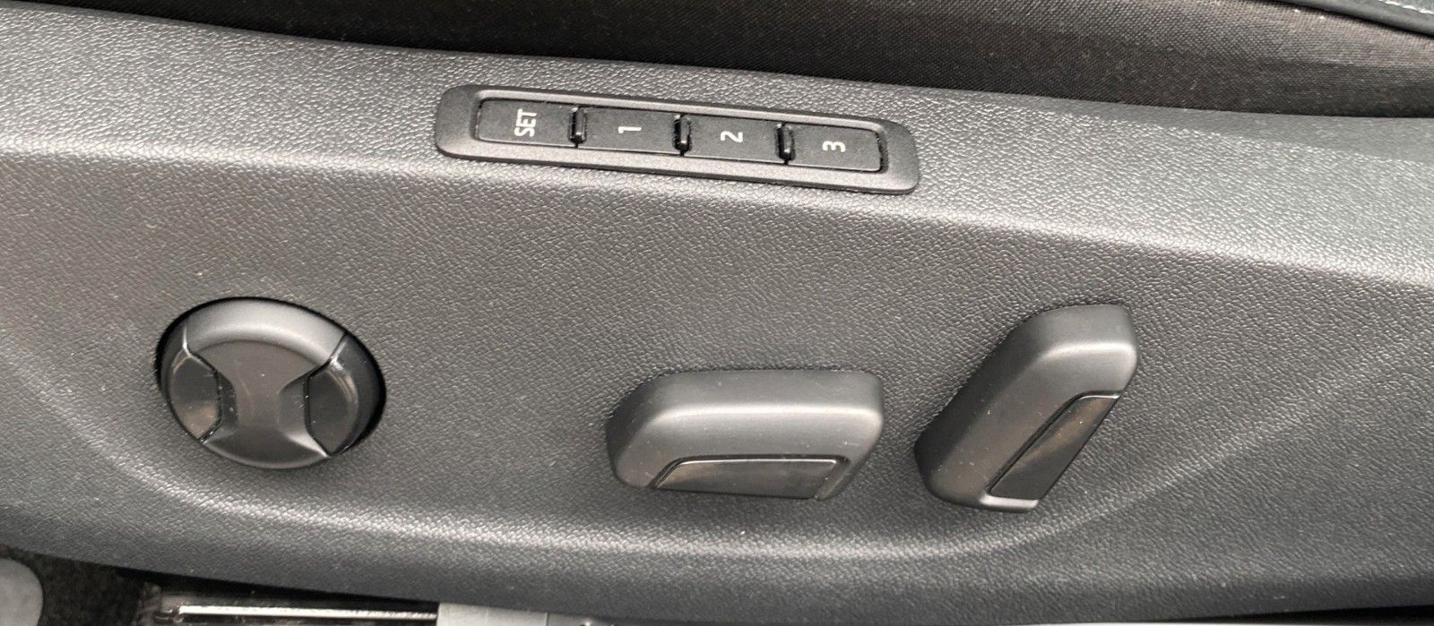 Fahrzeugabbildung SKODA Octavia Combi Selection Plus *Mega-Ausstattung*