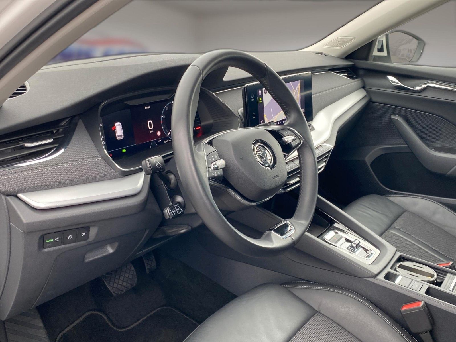 Fahrzeugabbildung SKODA Octavia Combi Selection Plus *Mega-Ausstattung*