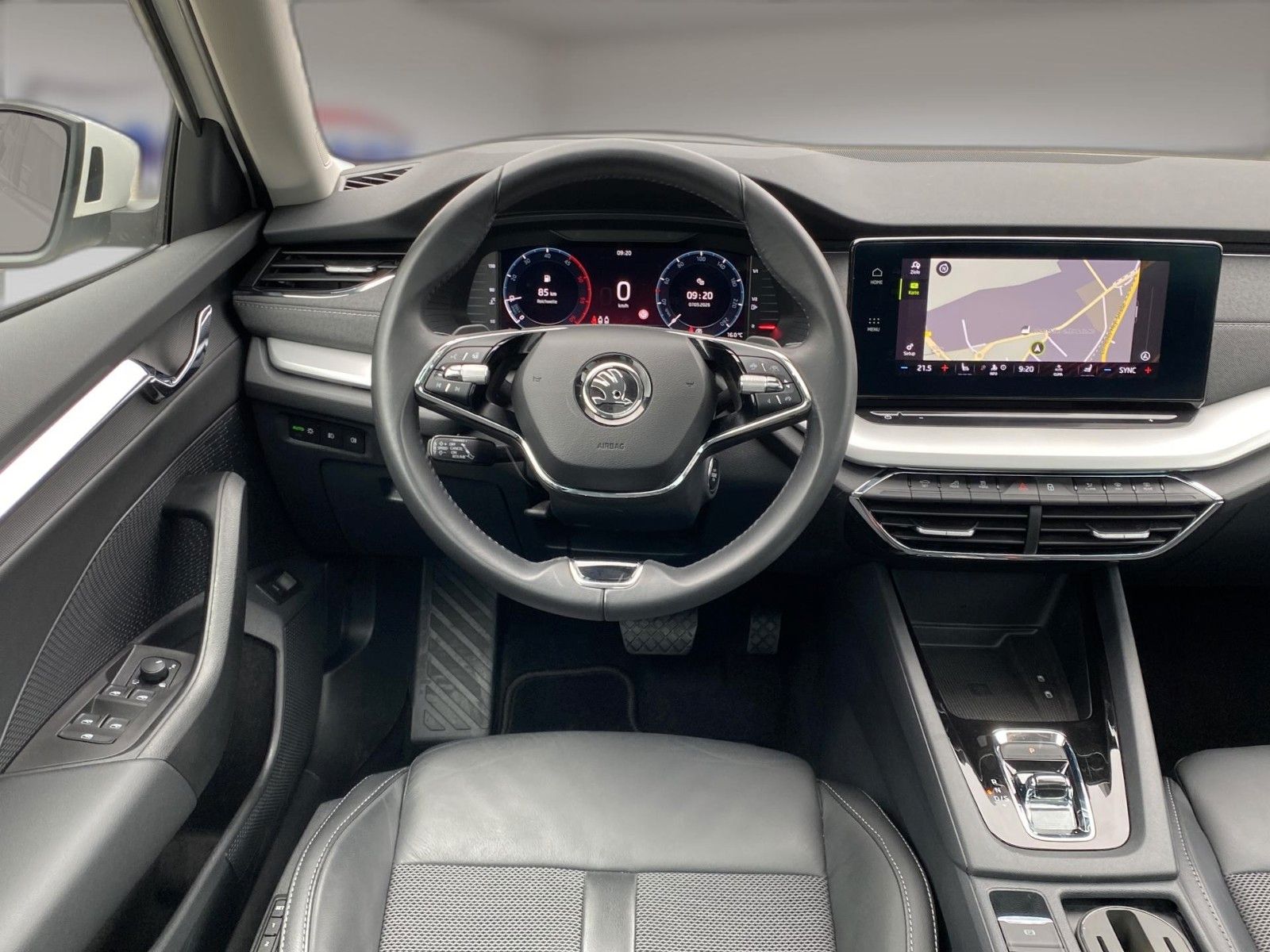 Fahrzeugabbildung SKODA Octavia Combi Selection Plus *Mega-Ausstattung*
