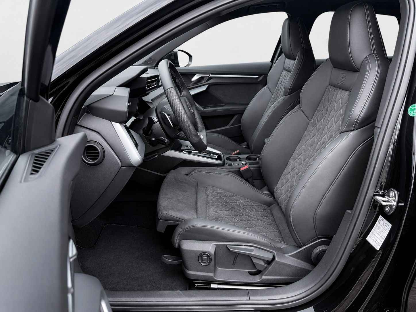 Fahrzeugabbildung Audi A3 TFSIe Sportback S line *Pano*LED*Raute*SONOS*