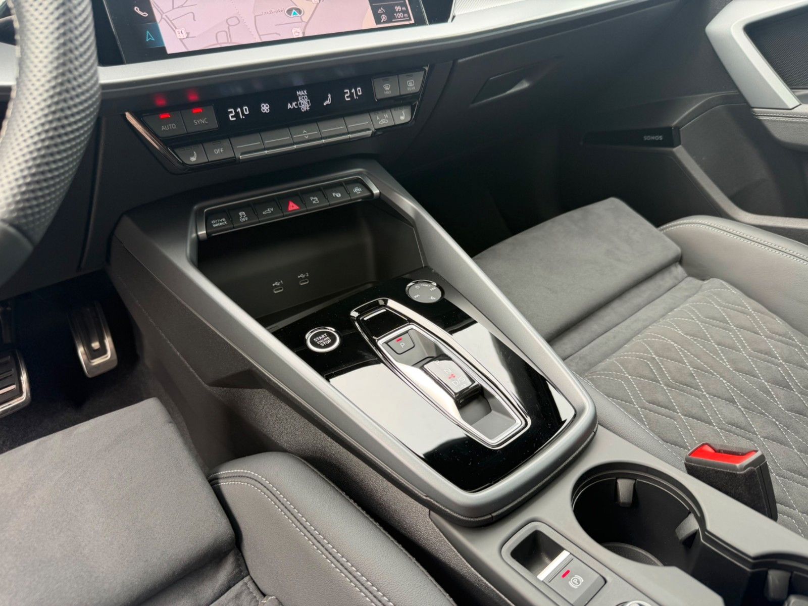 Fahrzeugabbildung Audi A3 TFSIe Sportback S line *Pano*LED*Raute*SONOS*