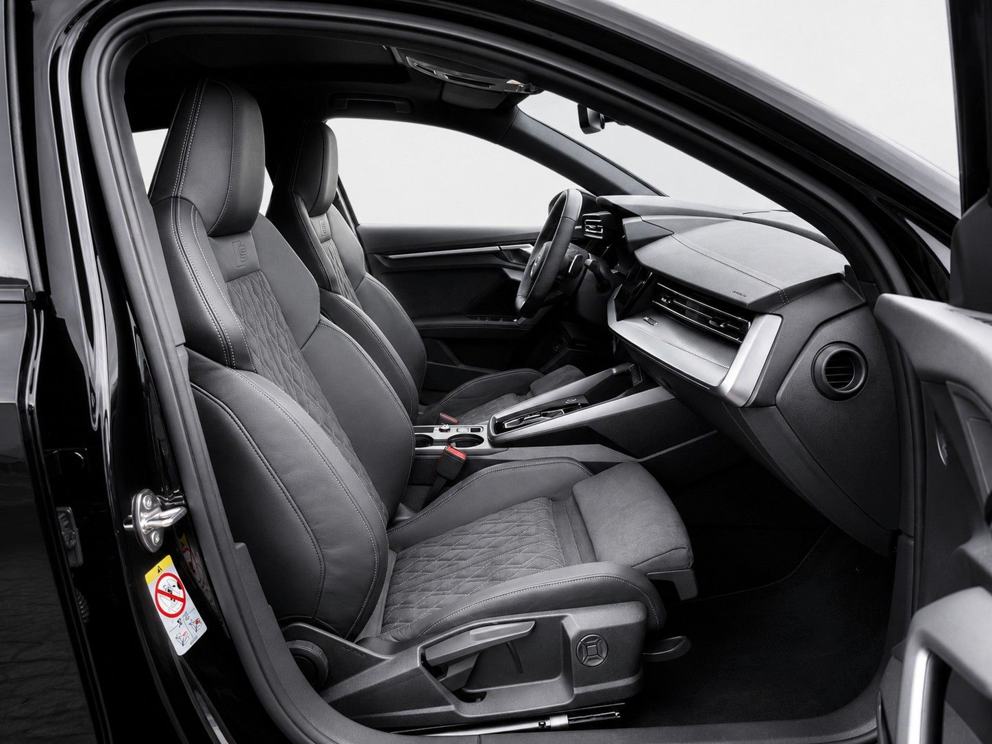 Fahrzeugabbildung Audi A3 TFSIe Sportback S line *Pano*LED*Raute*SONOS*