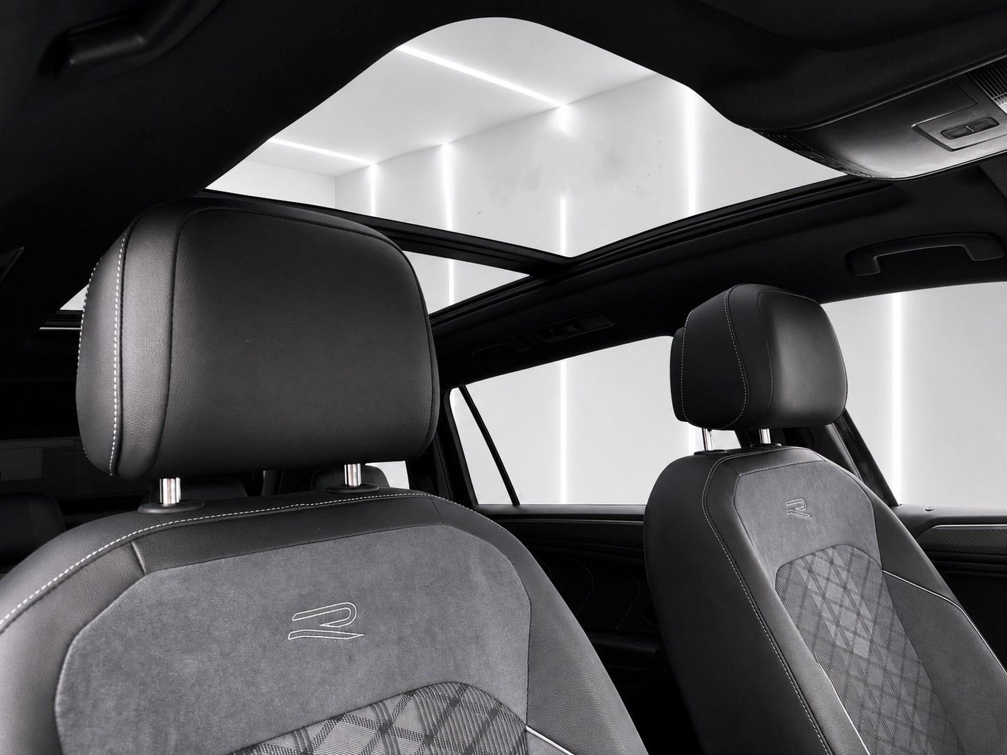 Fahrzeugabbildung Volkswagen Tiguan Allspace 2.0 TSI 4MDSG R-Line *Pano*AHK*