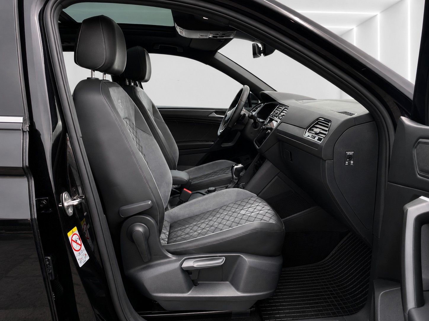 Fahrzeugabbildung Volkswagen Tiguan Allspace 2.0 TSI 4MDSG R-Line *Pano*AHK*