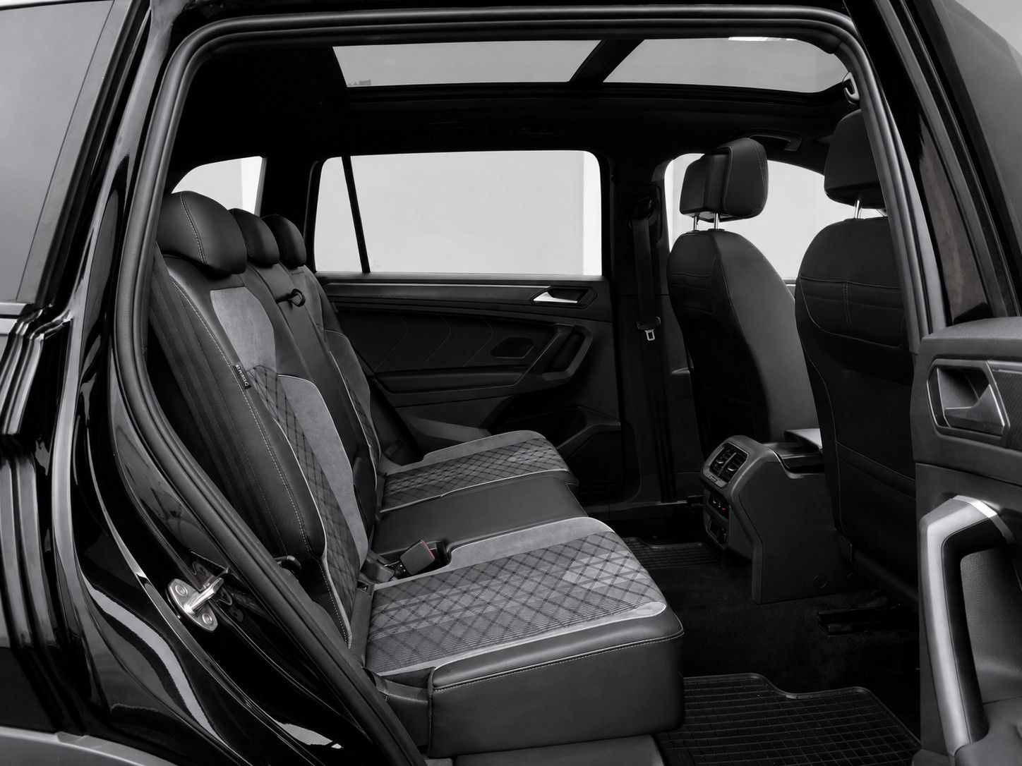 Fahrzeugabbildung Volkswagen Tiguan Allspace 2.0 TSI 4MDSG R-Line *Pano*AHK*
