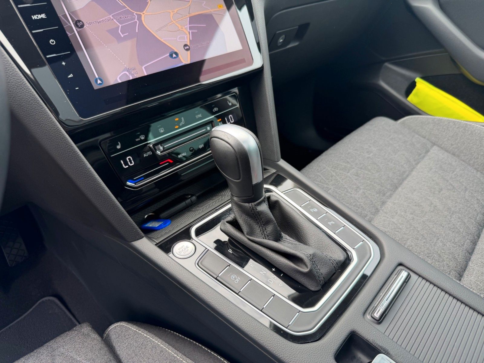 Fahrzeugabbildung Volkswagen Passat Variant 2.0 TDI Business*PANO*MATRIX*AHK*