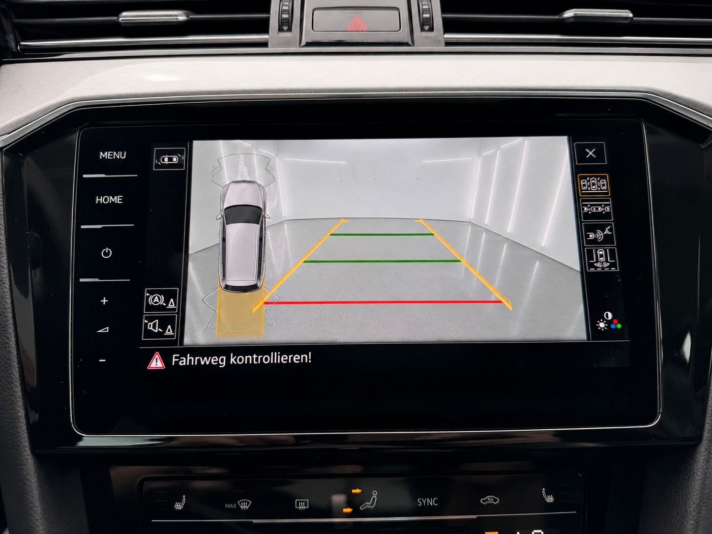 Fahrzeugabbildung Volkswagen Passat Variant 2.0 TDI Business*PANO*MATRIX*AHK*