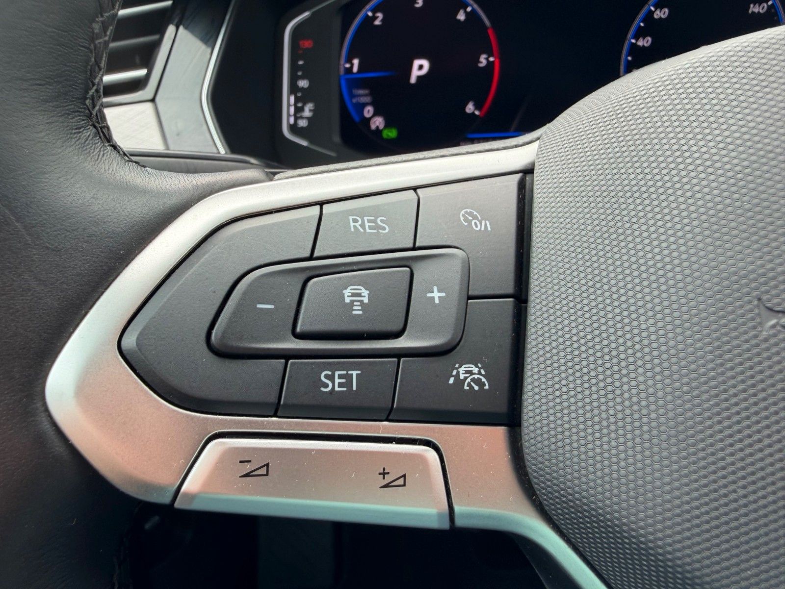 Fahrzeugabbildung Volkswagen Passat Variant 2.0 TDI Business*PANO*MATRIX*AHK*