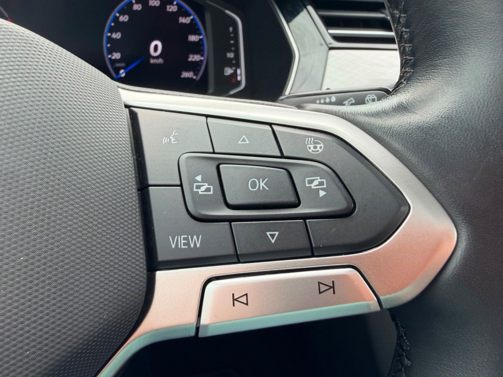 Fahrzeugabbildung Volkswagen Passat Variant 2.0 TDI Business*PANO*MATRIX*AHK*