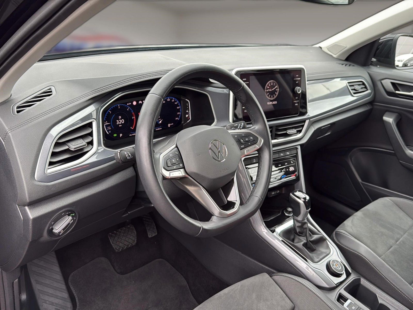 Fahrzeugabbildung Volkswagen T-Roc Style 4Motion*Standheizung*Drive*IQ LED*