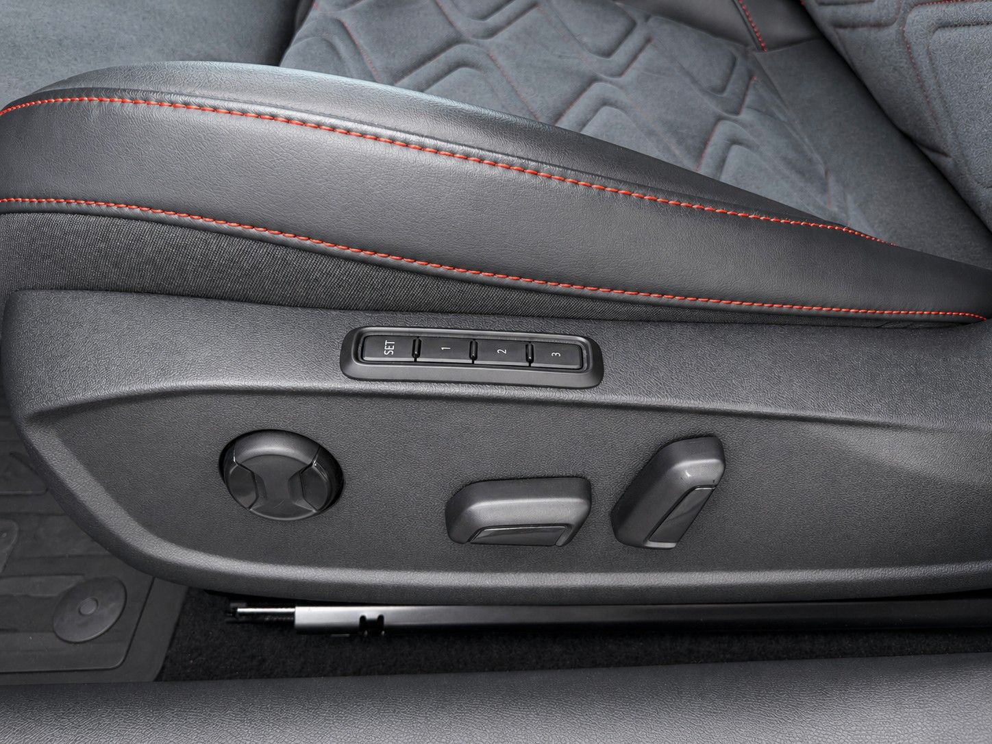 Fahrzeugabbildung SEAT Leon FR 2.0 TDI*Pano-Dach*Beats*DAB*Leder*Memory