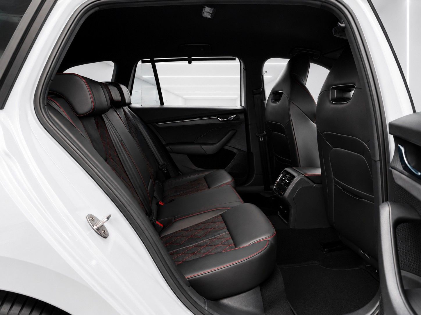 Fahrzeugabbildung SKODA Octavia Combi 2.0 TDI DSG RS*Matrix*Massage*AHK*