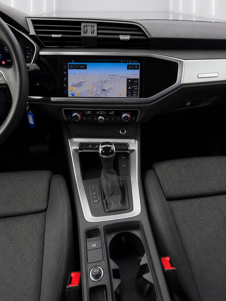 Fahrzeugabbildung Audi Q3 35 TFSI advanced*Autom.*AHK*LED*Navi*Spur*DAB