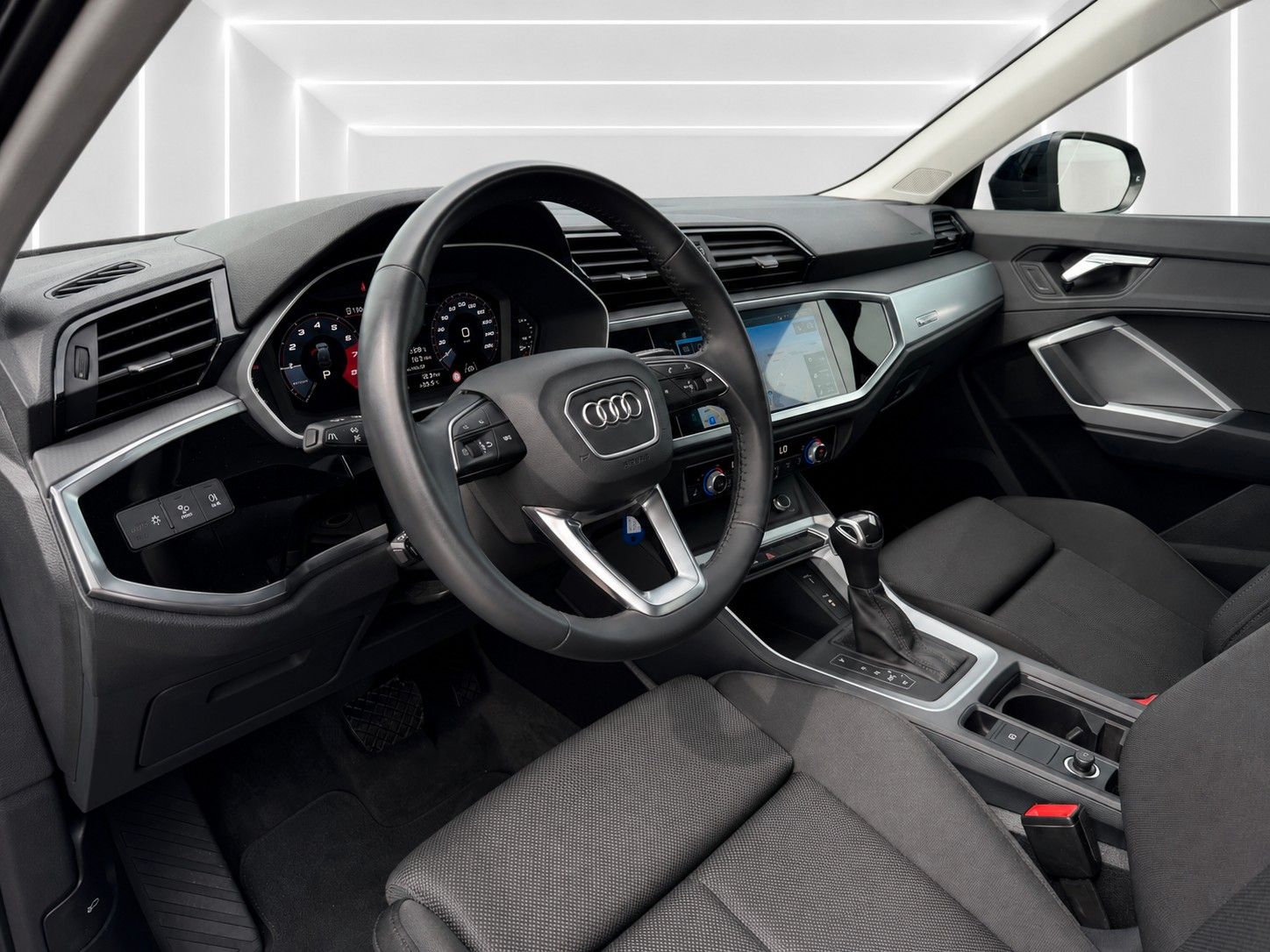Fahrzeugabbildung Audi Q3 35 TFSI advanced*Autom.*AHK*LED*Navi*Spur*DAB