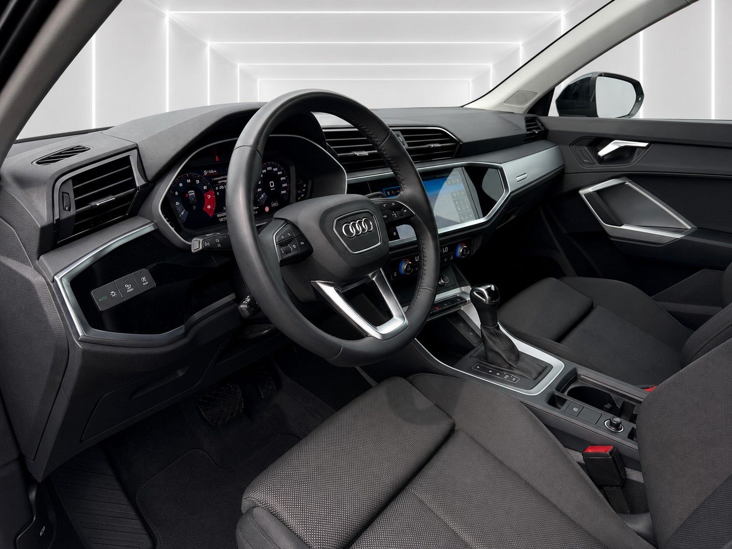 Fahrzeugabbildung Audi Q3 35 TFSI advanced*Autom.*AHK*LED*Navi*Spur*DAB