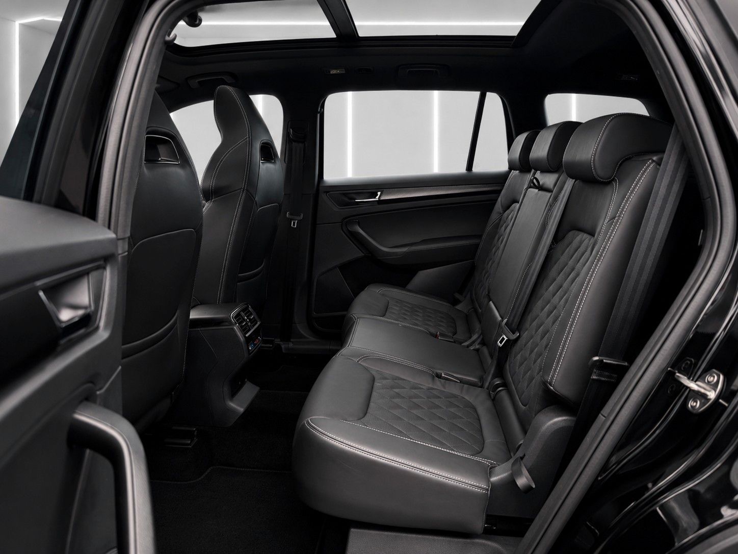 Fahrzeugabbildung SKODA Kodiaq 2.0 TSI 4x4 DSG Sportline*7-Sitze*Matrix*